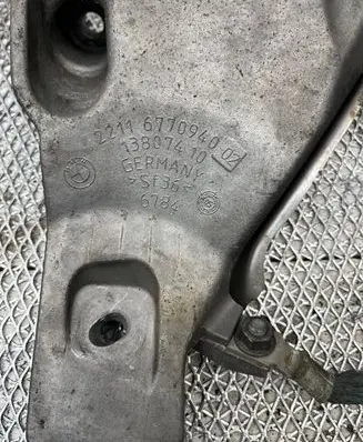 BMW 5 E60 E61 Engine mounting bracket 22116770940