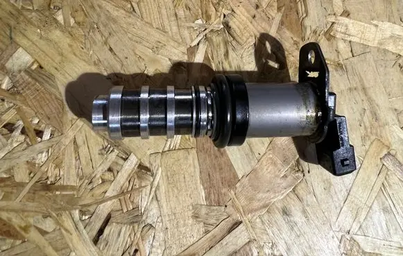 BMW 5 F10 F11 Camshaft vanos timing valve 8605123