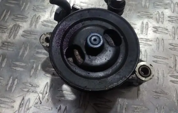 Hyundai Accent Power steering pump