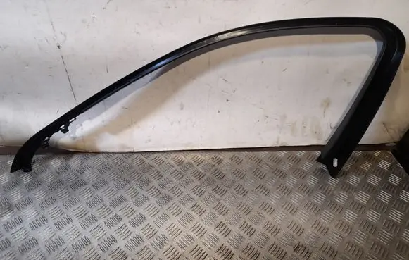 Mercedes-Benz E W212 Front door glass trim molding A2127250171