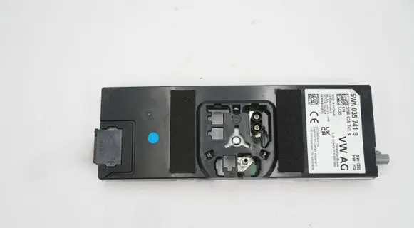 Volkswagen Golf VIII Aerial antenna amplifier 5WA035741B
