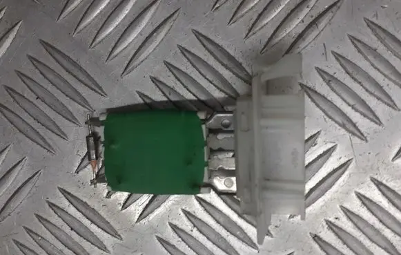 Opel Corsa C Heater blower fan relay 