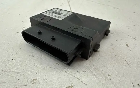 Volkswagen Golf VIII Fuel pump relay 5WA906121