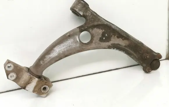 Volkswagen PASSAT B6 Front lower control arm/wishbone 3L0407153B