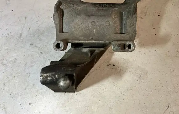 Opel Vectra B Engine mounting bracket 90496729