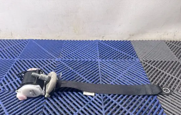 Toyota Prius+ (ZVW40) Rear seatbelt C71532R16
