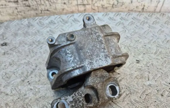 Skoda Octavia Mk2 (1Z) Engine mount bracket 1K0199242CF