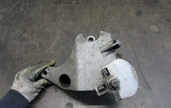 Opel Signum Gearbox mounting bracket 13112030
