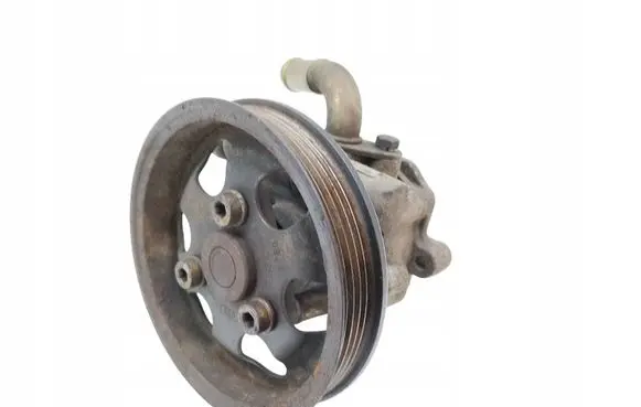 Volkswagen PASSAT B5.5 Power steering pump 8D0145156L