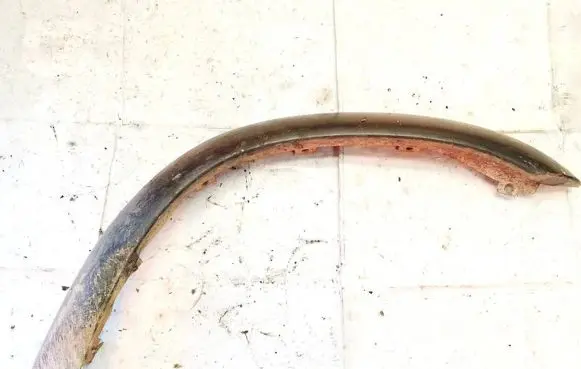 Nissan Navara D22 Front arch trim 