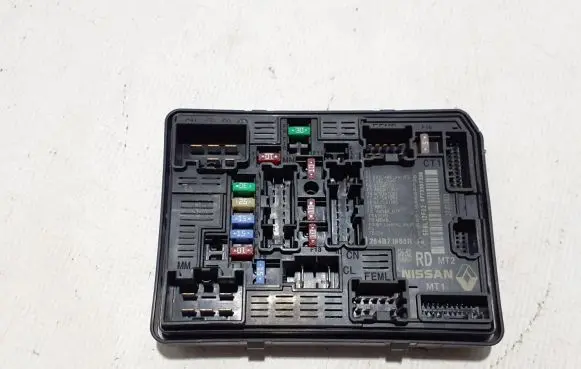 Dacia Sandero III Fuse module 284B71965R