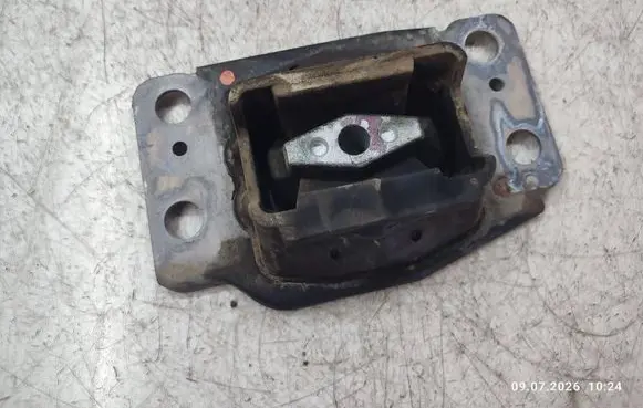 Ford Mondeo MK V Engine mount bracket 7G917M121BA