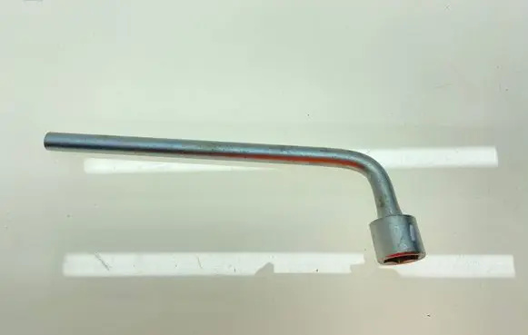 Subaru Legacy Wheel nut wrench 797014000 694005092
