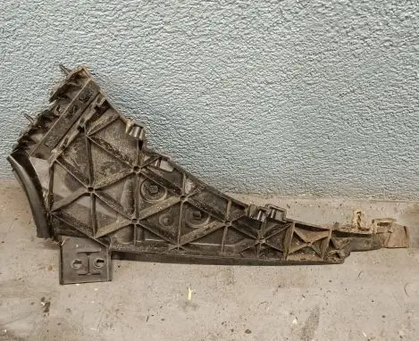 Audi Q7 4L Front bumper mounting bracket 4L0807283B