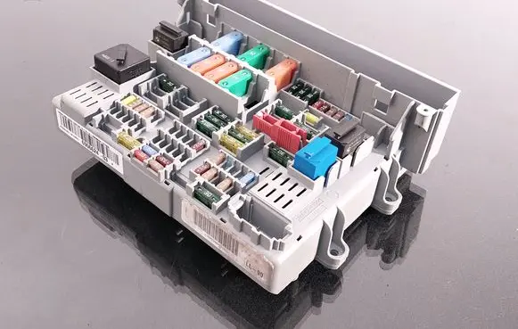 BMW 3 E90 E91 Fuse module 690662403 10688710