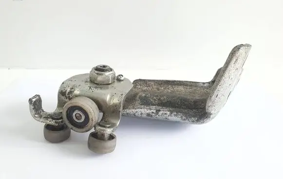 Peugeot Boxer Sliding door upper roller guide/hinge B935