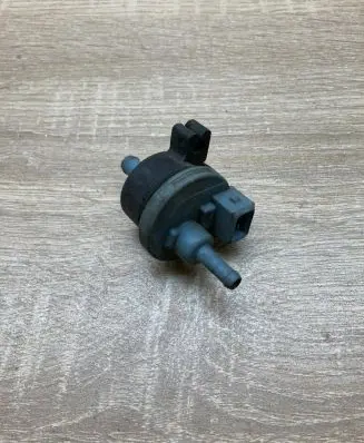Volkswagen PASSAT B6 Valve vacuum 051133459