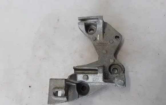 Dacia Duster II Generator/alternator bracket 117102094R