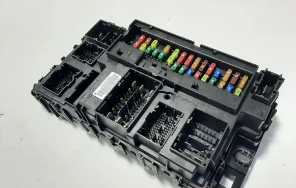 Ford Galaxy Fuse module GU5T15604 DG9T14B476B