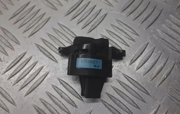 Mazda 3 I Interior temperature sensor K7570B32T