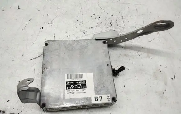 Toyota RAV 4 (XA20) Engine control unit/module 8966142A10