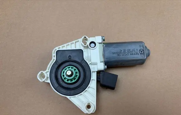 Mercedes-Benz CLS C218 X218 Rear door window regulator motor A2078200542