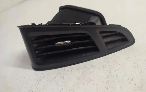 Ford Focus Dashboard side air vent grill/cover trim