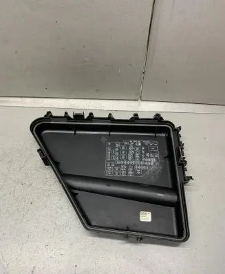 Cadillac CTS Fuse box cover 25706726