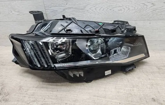 Peugeot 5008 II Headlight/headlamp 9823144080