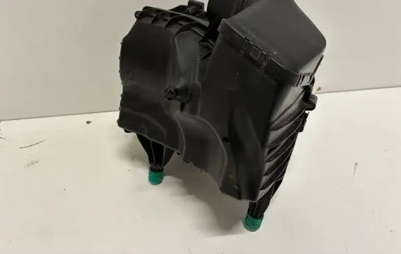 Mercedes-Benz A W177 Air filter box A2820903800