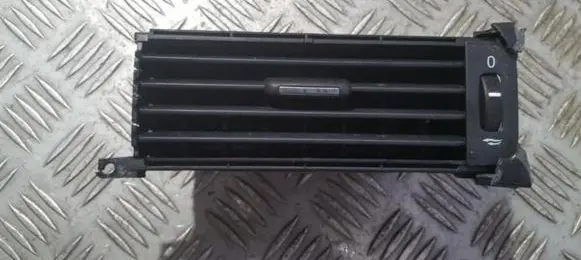 Volvo XC70 Dash center air vent grill