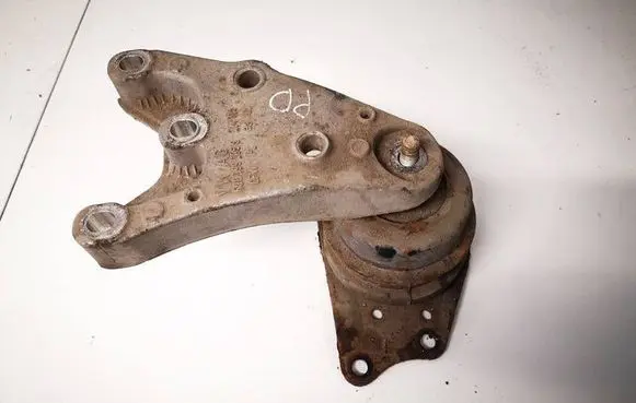 Skoda Praktik (5J8) Engine mount bracket 6q0199185 6q0199185s
