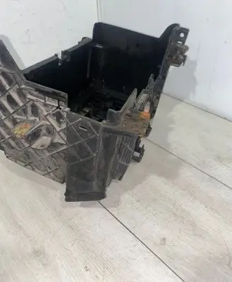 Battery box tray