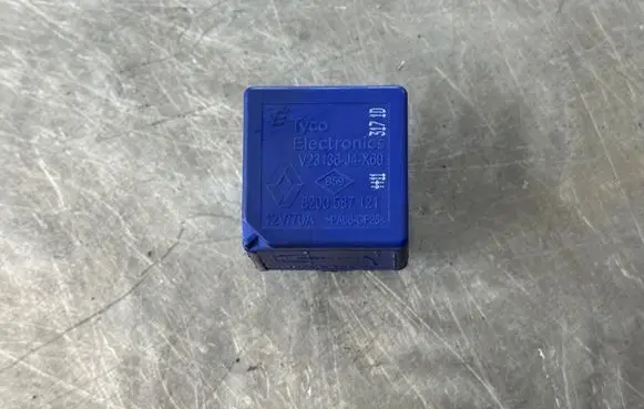 Dacia Sandero Other relay 8200587121