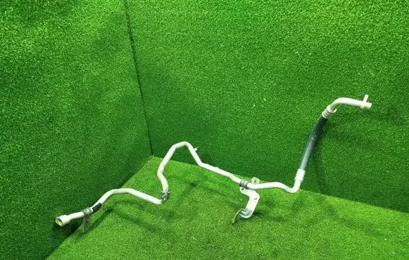 Opel Vivaro Air conditioning (A/C) pipe/hose 924804190R 93868381