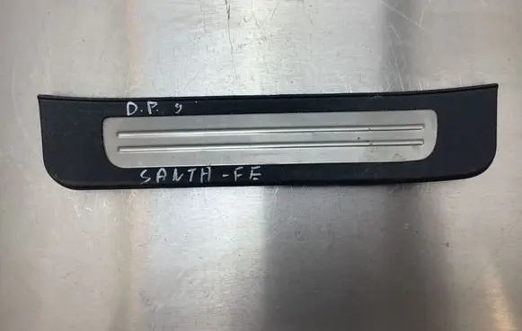 Hyundai Santa Fe Rear sill trim cover 858852B000