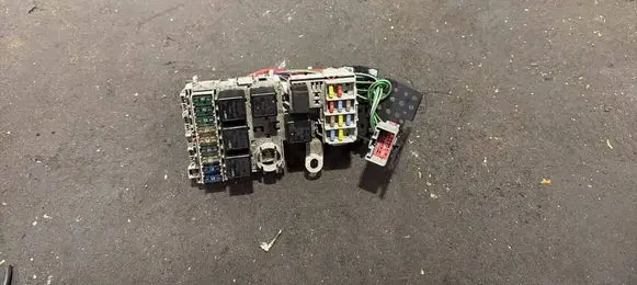 Volvo XC90 Fuse module 8690698
