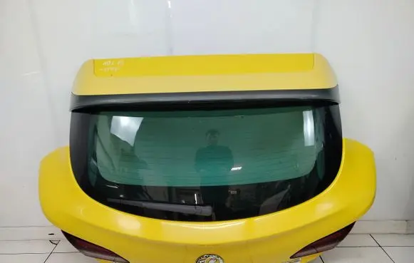 Opel Astra J Tailgate/trunk/boot lid 10L15