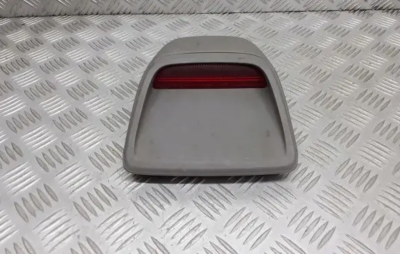 Nissan Primera Third/center stoplight