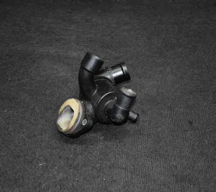 Skoda Yeti (5L) Thermostat 03L121111M