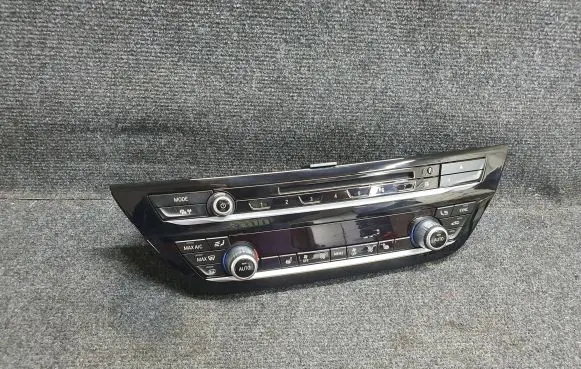 BMW 5 G30 G31 Climate control unit 6834435