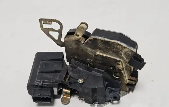 BMW Z3 E36 Front door lock 8353012 51218397103 F005V00696