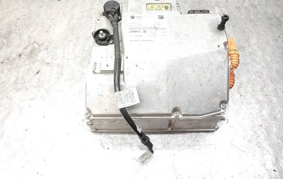 Voltage converter inverter
