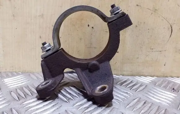 Ford Focus Driveshaft support bearing bracket AV613K305CA
