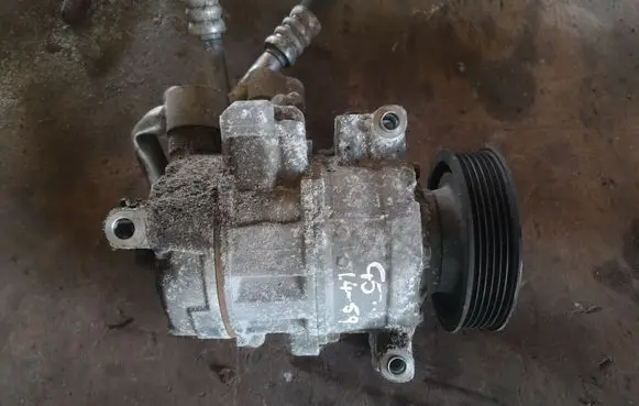 Volkswagen Golf V Air conditioning (A/C) compressor (pump) 8J0260805
