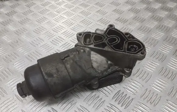 Mazda 2 Oil filter mounting bracket