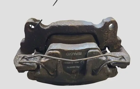 Volkswagen Golf VI Front brake caliper