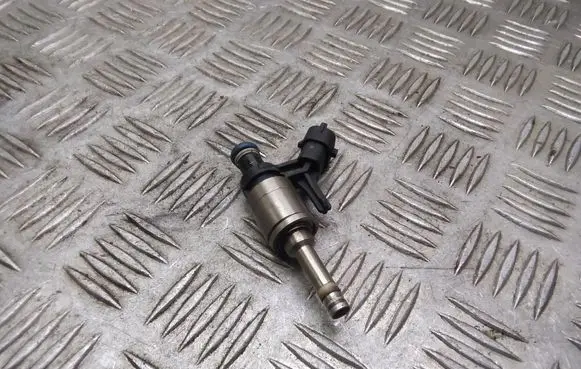 Peugeot 207 Fuel injector V7528351 0261500