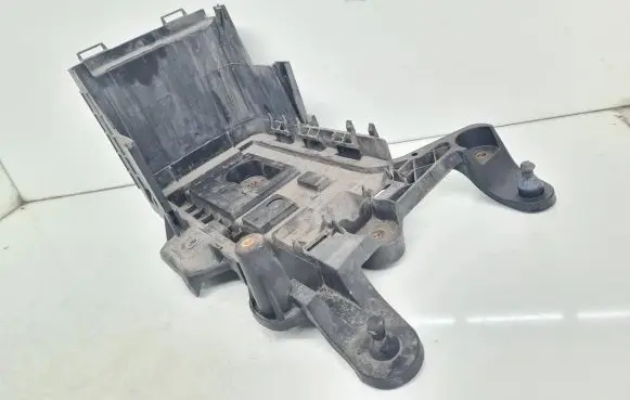Volkswagen PASSAT B6 Battery tray 1K0915333C