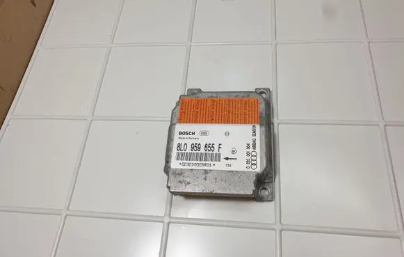 Audi A3 S3 8L Airbag control unit/module 8L0959655F 0285001304
